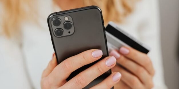 41% of Canadians have purchased products online via smartphones and voice assistants in the last year | DMX Marketing Experts 41% of Canadians have purchased products online via smartphones and voice assistants in the last year | DMX Marketing Experts