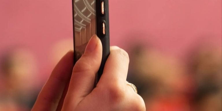 Vertical-video-Make-sure-your-content-is-filmed-or-edited-to-fit-the-platform-768×768